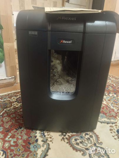 Уничтожитель бумаги шредер