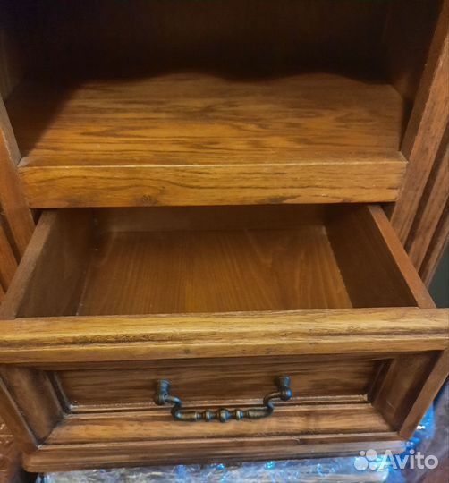 Тумбочка прикроватная массив