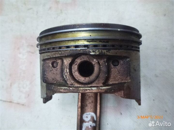 Поршень с шатуном Mitsubishi Montero Sport K90