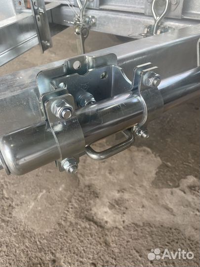 Хомут поворотный для опорного колеса