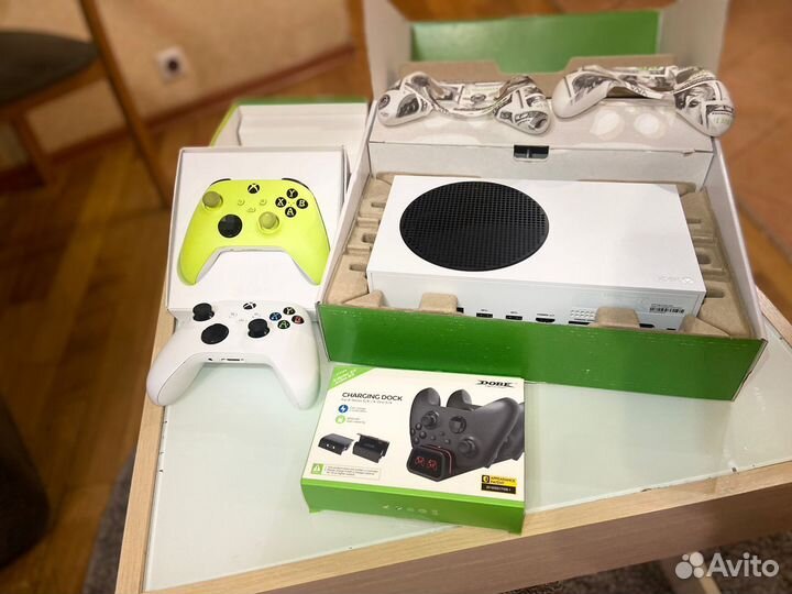 Игровая приставка Xbox Series s