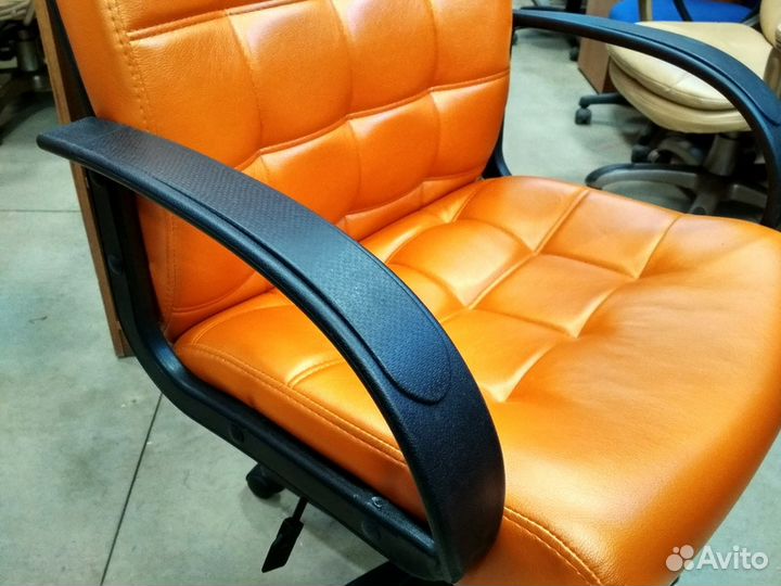 Кресло руководителя Стиль экокожа. Новое