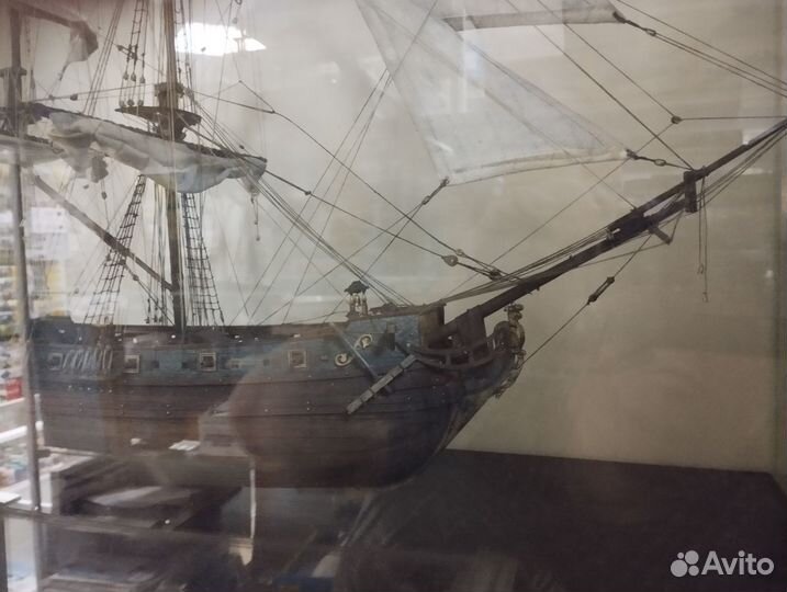 Испанский корабль, дерево, витрина стекло
