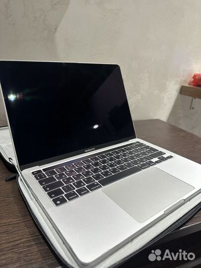 Apple MacBook Pro 13 2020 m1 256gb (8 ядер)