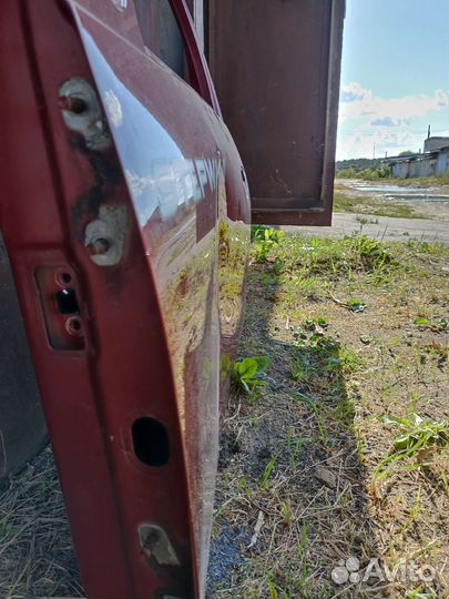 Дверь левая передняя Renault Sandero Stepway