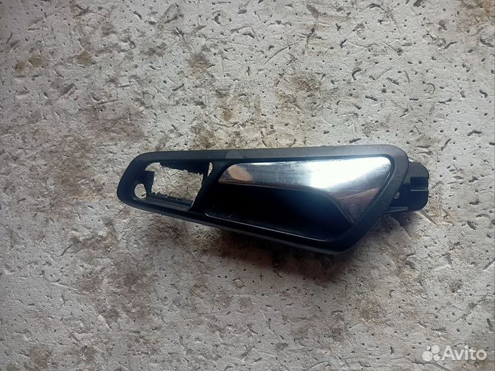 Ручка двери внутренняя левая Volkswagen Passat B6