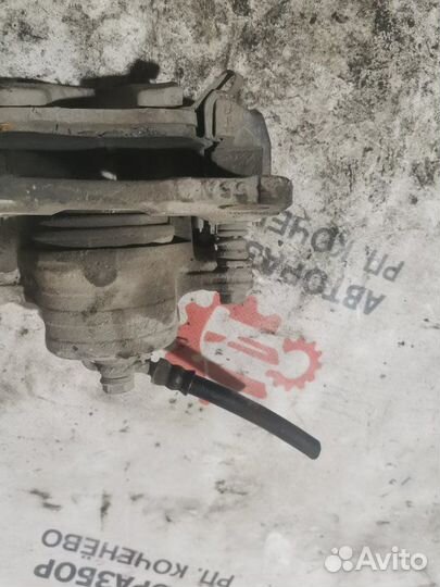 Суппорт тормозной передний левый Nissan Sunny