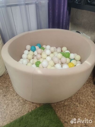Сухой бассейн с шариками