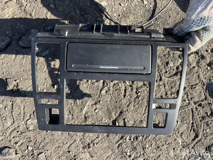 Рамка магнитолы Nissan Tiida