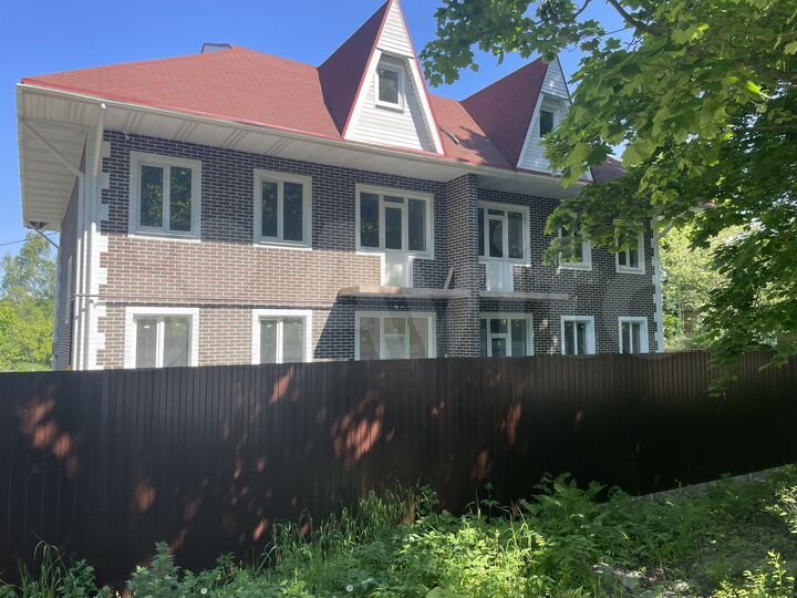 Коттедж 500 м² на участке 15 сот.