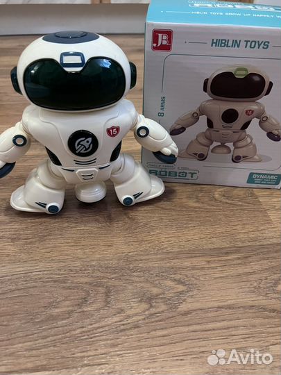 Танцующий робот