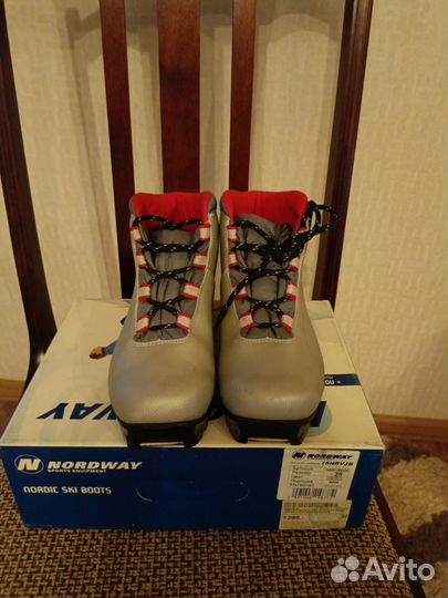 Лыжные ботинки