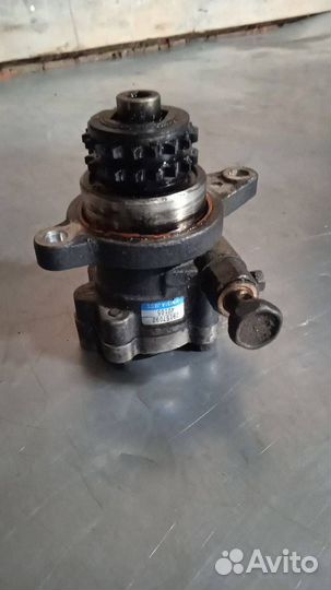 Насос гидроусилителя руля Nissan Almera Tino V10