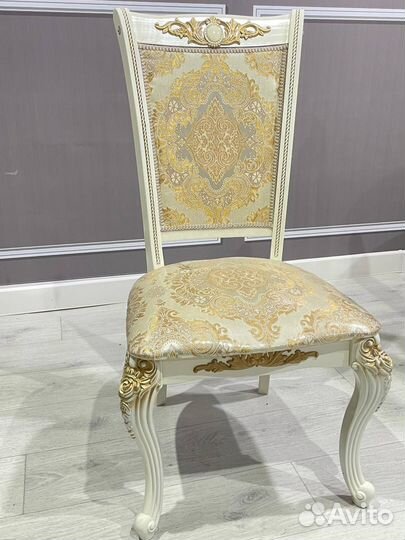 Стол и стулья