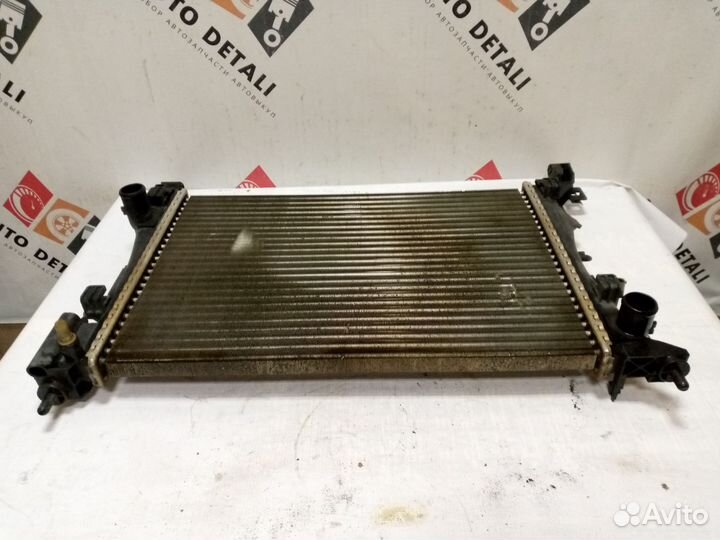 Opel Corsa d радиатор охлаждения 13249566