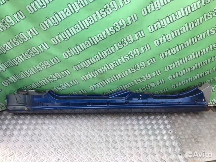 Порог кузова левый Mercedes-Benz C-Class W203