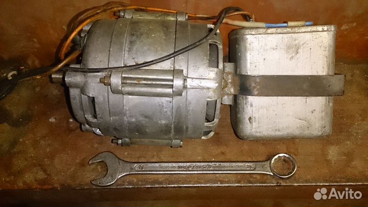 Пять электродвигателей, два от стиральной машины