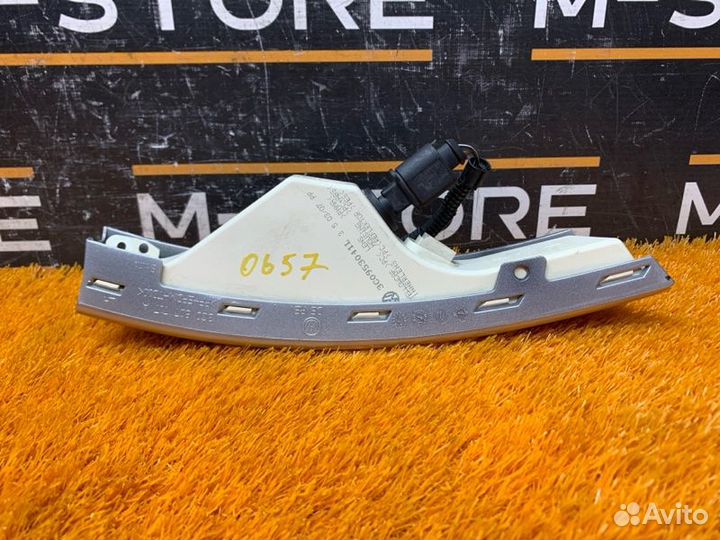 Повторитель в бампер левый Volkswagen Passat B6