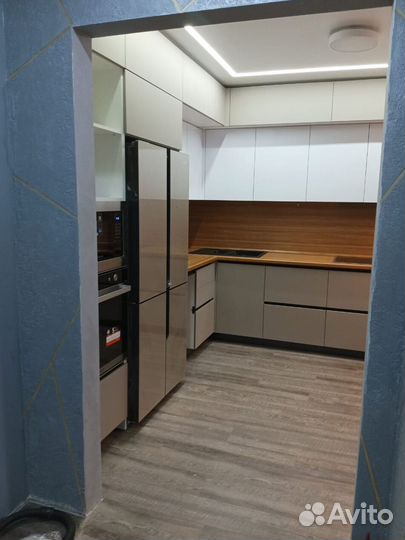 Кухонный гарнитур с барной стойкой на заказ