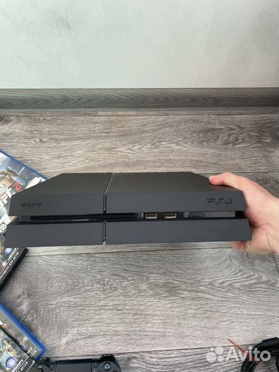 Sony PS4 Fat 1 tb + 3 диска +2 геймпада
