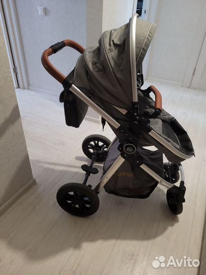 Продаётся детская коляска 2 в 1 lux mom