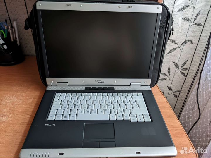 Ноутбук Fujitsu-Siemens Amilo Pro V3505