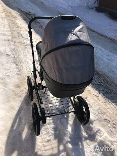 Прогулочная коляска с надувными колесами люлька