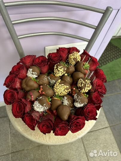 Сердце из клубники в шоколаде