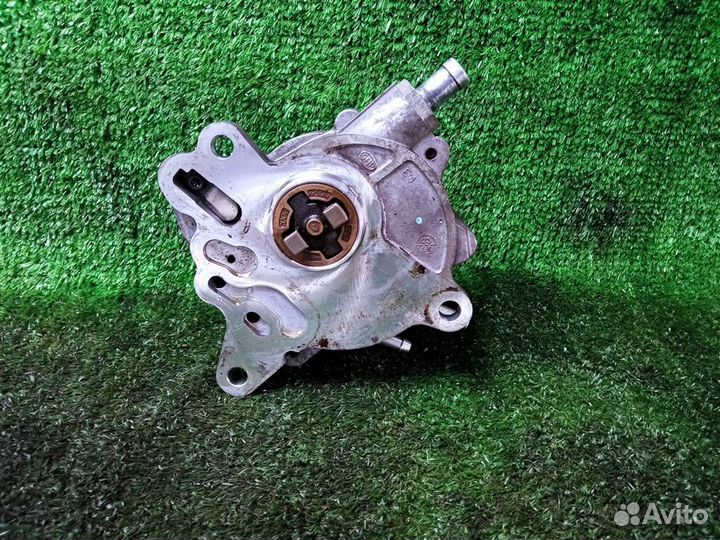 Насос вакуумный Volkswagen Passat (B6) (2005-2010