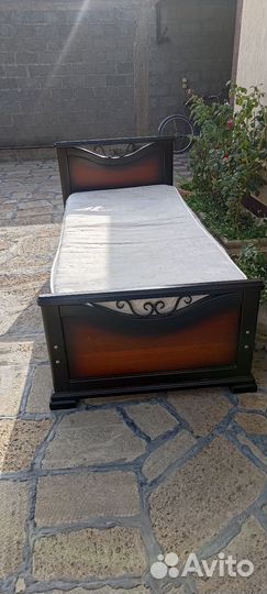 Кровать почти новая