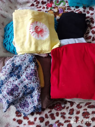 Отдам даром женские вещи