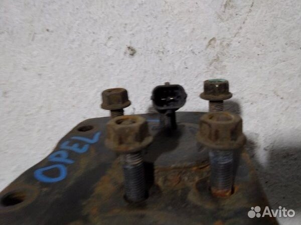 Ступица задняя левая Opel Zafira B A05 2005-2012
