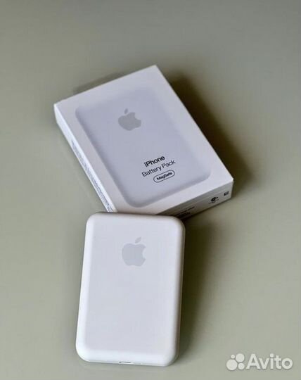 Паурбанк iPhone MagSafe Power Bank магнитный