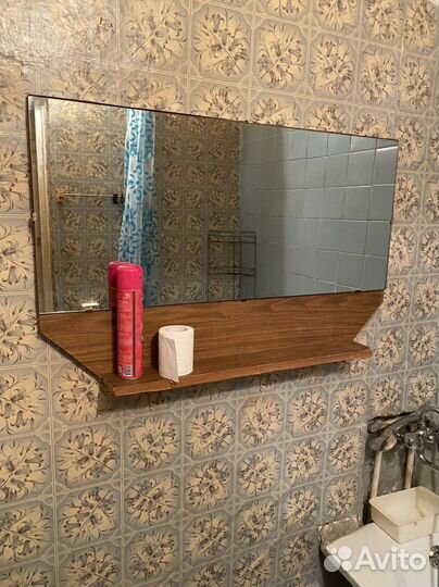 Зеркало с полкой