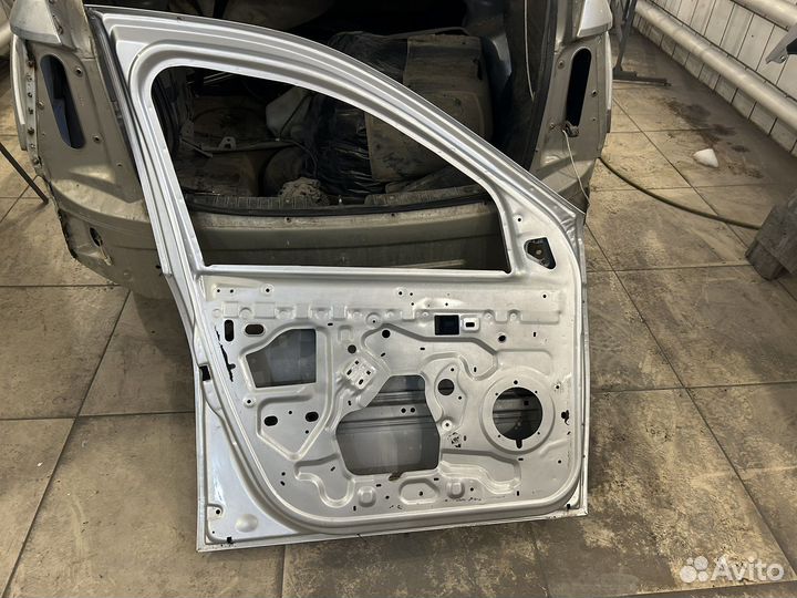 Дверь передняя левая рено логан1
