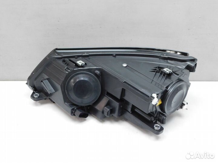 Фара правая Volkswagen Tiguan