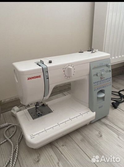 Швейная машина Janome