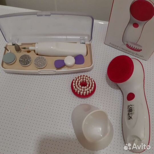 Массажер и щётка для чистки лица и маникюрные набо