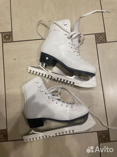 Коньки фигурные женские 40 размер