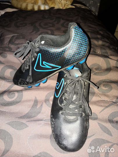 Продам футбольные бутсы