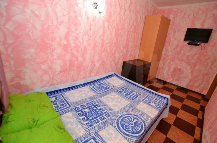 2-к. квартира, 42 м², 1/3 эт.