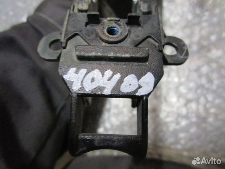 Кронштейн ручки передней правой VW Phaeton 2002-20