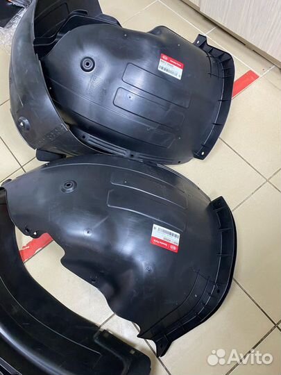 Подкрылок передний правый RIO 17