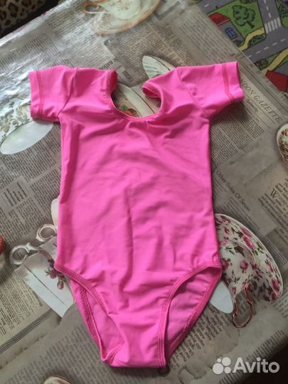 Купальник и скакалка для гимнастики