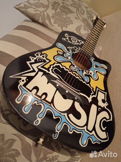 Акустическая гитара