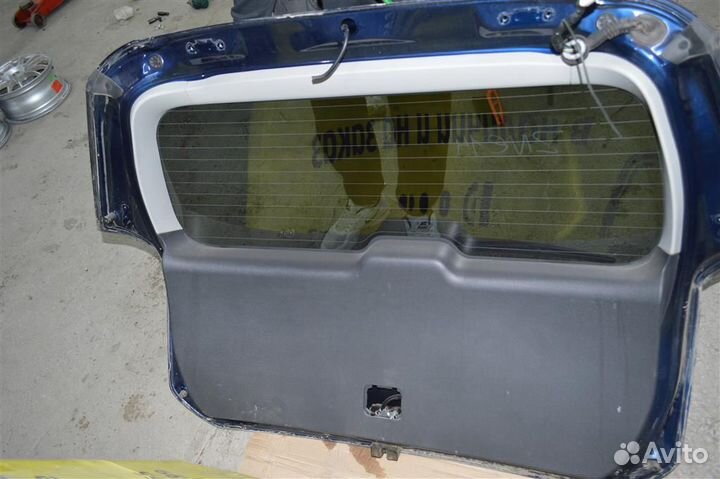 Дверь багажника Toyota Wish (zne10) 2003-2009