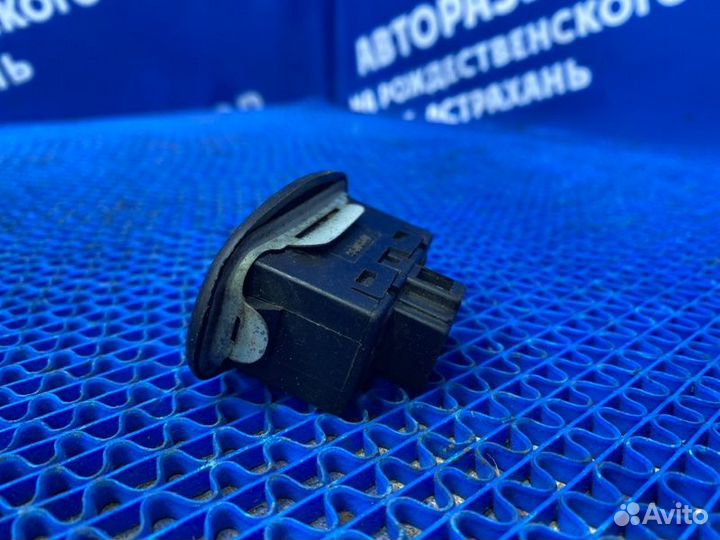 Кнопка открывания багажника Daewoo Nexia седан