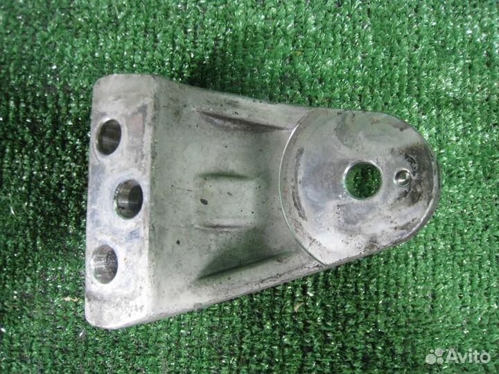 Кронштейн опоры двигателя правый KIA Sportage 2