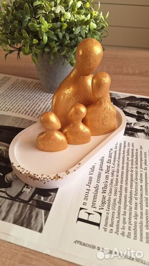 Статуэтка семья