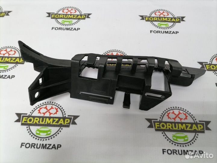 Крепление бампера переднее правое Peugeot 307